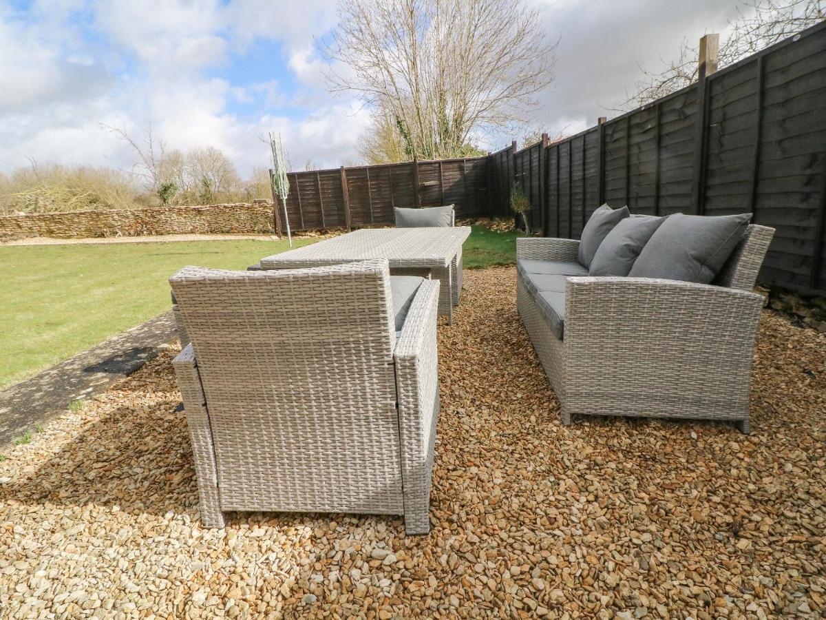 Honeystones Witney Exterior photo