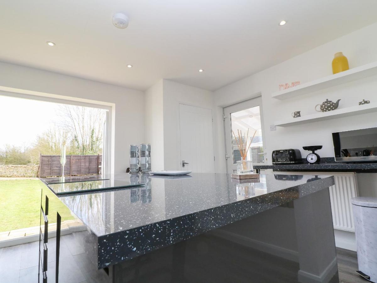 Honeystones Witney Exterior photo
